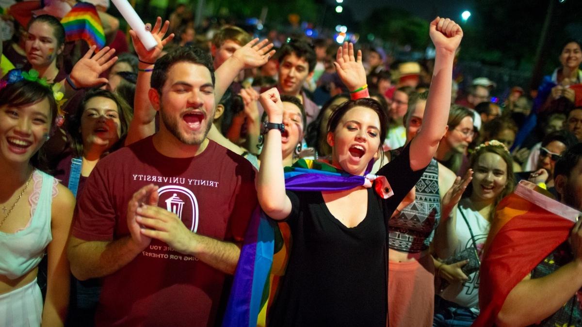 Group of 澳门金沙线上赌博官网 Students at Pride Gathering